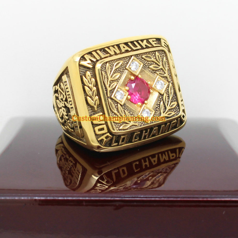 1957 Milwaukee Braves World Series ring, yes please